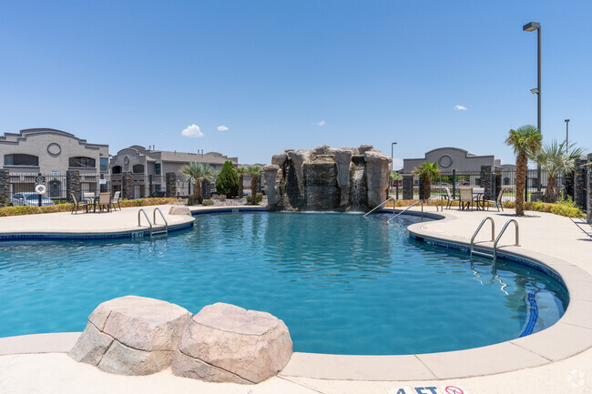 Piscina - Three Palms Apartments