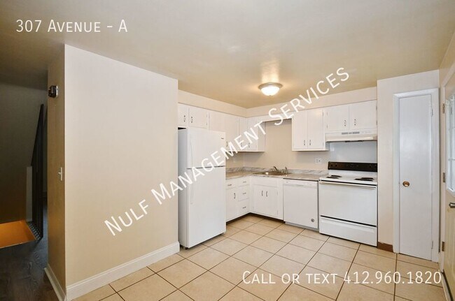 Building Photo - 2 Bed, 1 Bath unit in Forrest Hills
