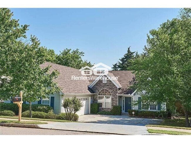 Building Photo - Dacula Stunner - 3 bd x 2bth w/3 Car Garage