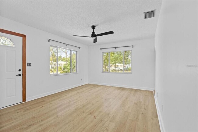 Building Photo - 6206 S Foster Ave
