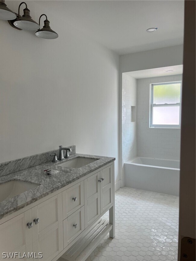 Foto del edificio - 673 107th Ave N