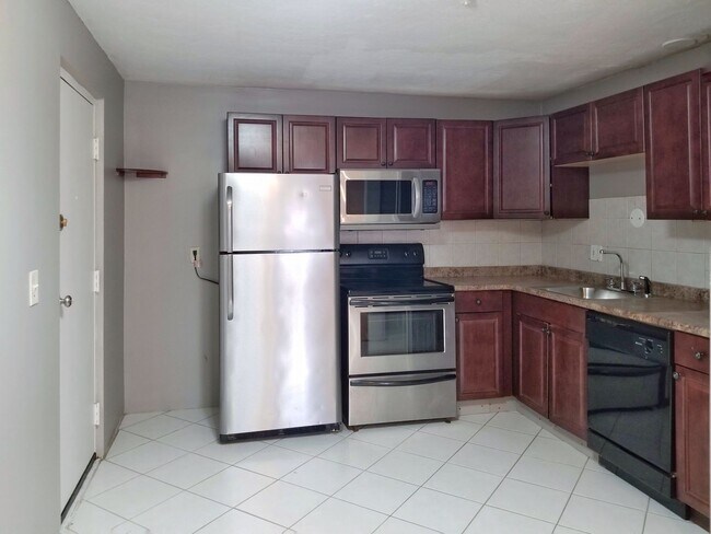 Foto del edificio - 2bed1ba, Newly remodeled condo on 1st floor. On bus line.