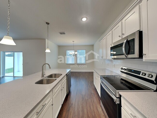 Foto del edificio - 6158 Little Blf Cir