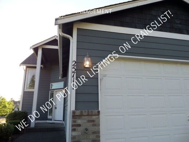 Building Photo - Fantastic 3 Bedroom Home in Awesome Coving...