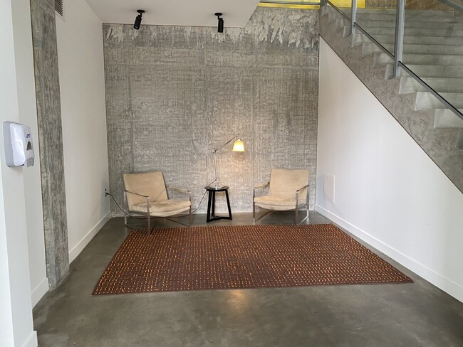 Photo - 501 Roy St Townhome