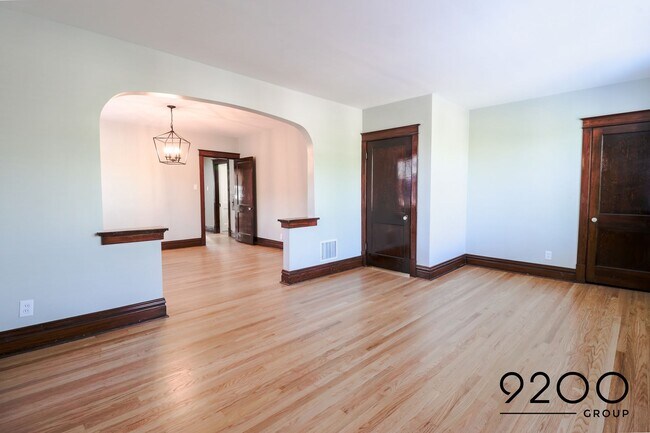 Building Photo - Newly Renovated 2Bed/1Bath in Charming Sou...