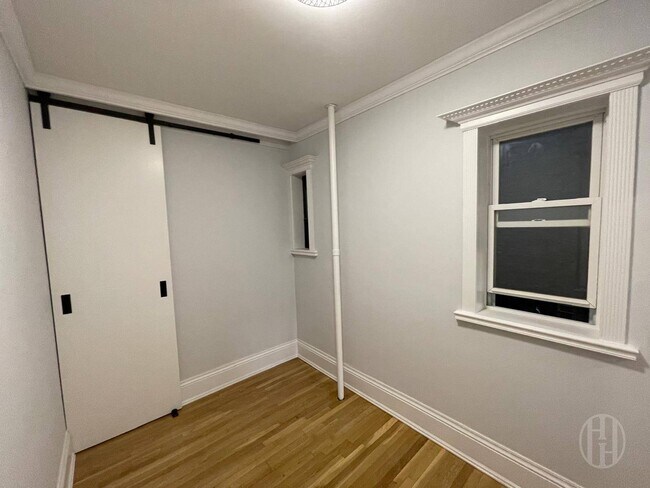 Foto del edificio - 425 E 73rd St