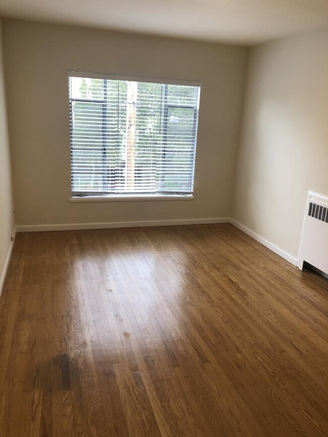 Building Photo - 1 bedroom in Oakland CA 94610