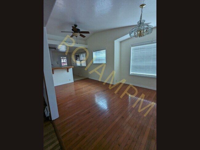 Foto del edificio - Charming 3 Bed / 1 Bath Home with Office & 2-Car Garage | Great Location Near Fred Meyer