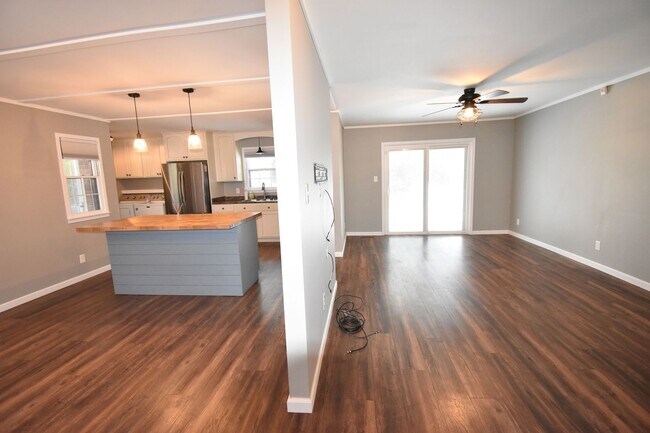 Foto del edificio - 3 Bedroom 2 Bath Home (Pets Considered)