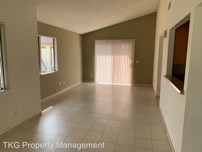 Foto del edificio - 14071 Flower St