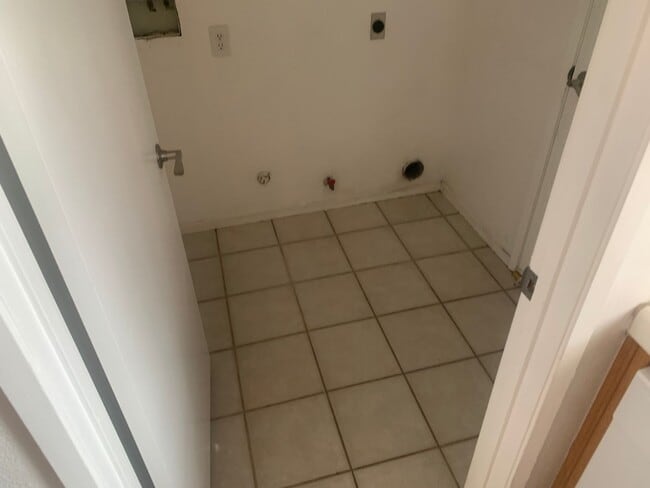 Building Photo - 8400 Persimmon Dr