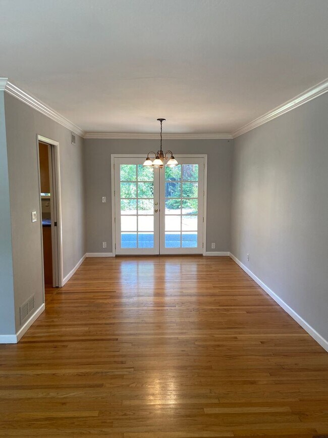 Building Photo - Opportunity for a Short-term Lease in the ...