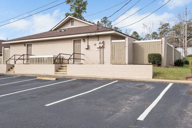 Building Photo - 2241 W Pensacola St
