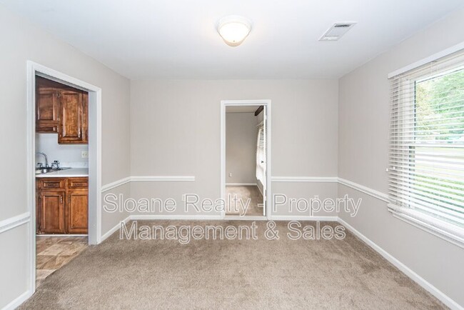 Building Photo - 27 Paddlecreek Ave