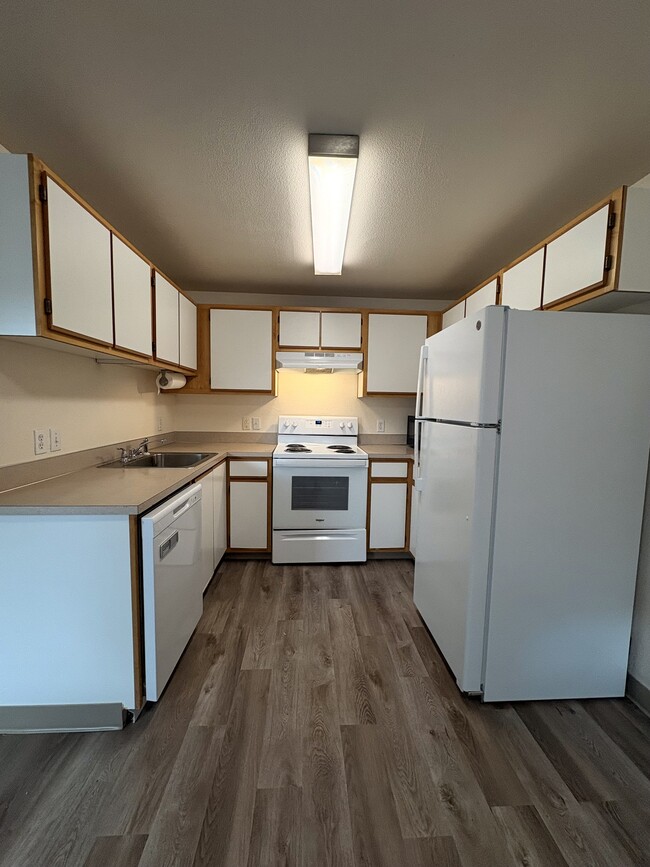 Building Photo - Quail Hollow Apartments