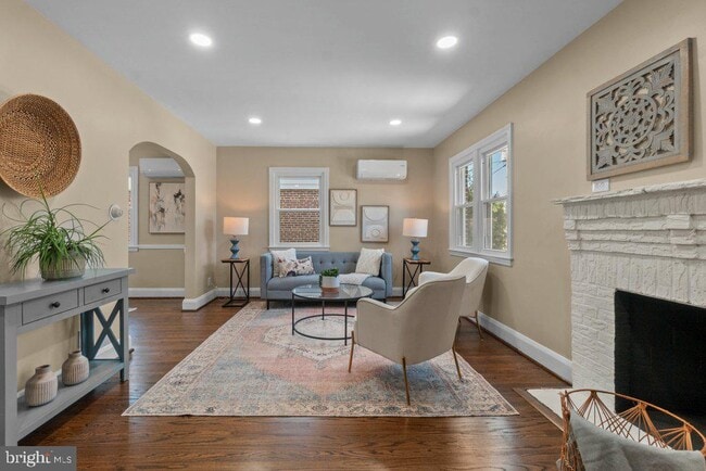 Building Photo - 3027 Lavender Ave