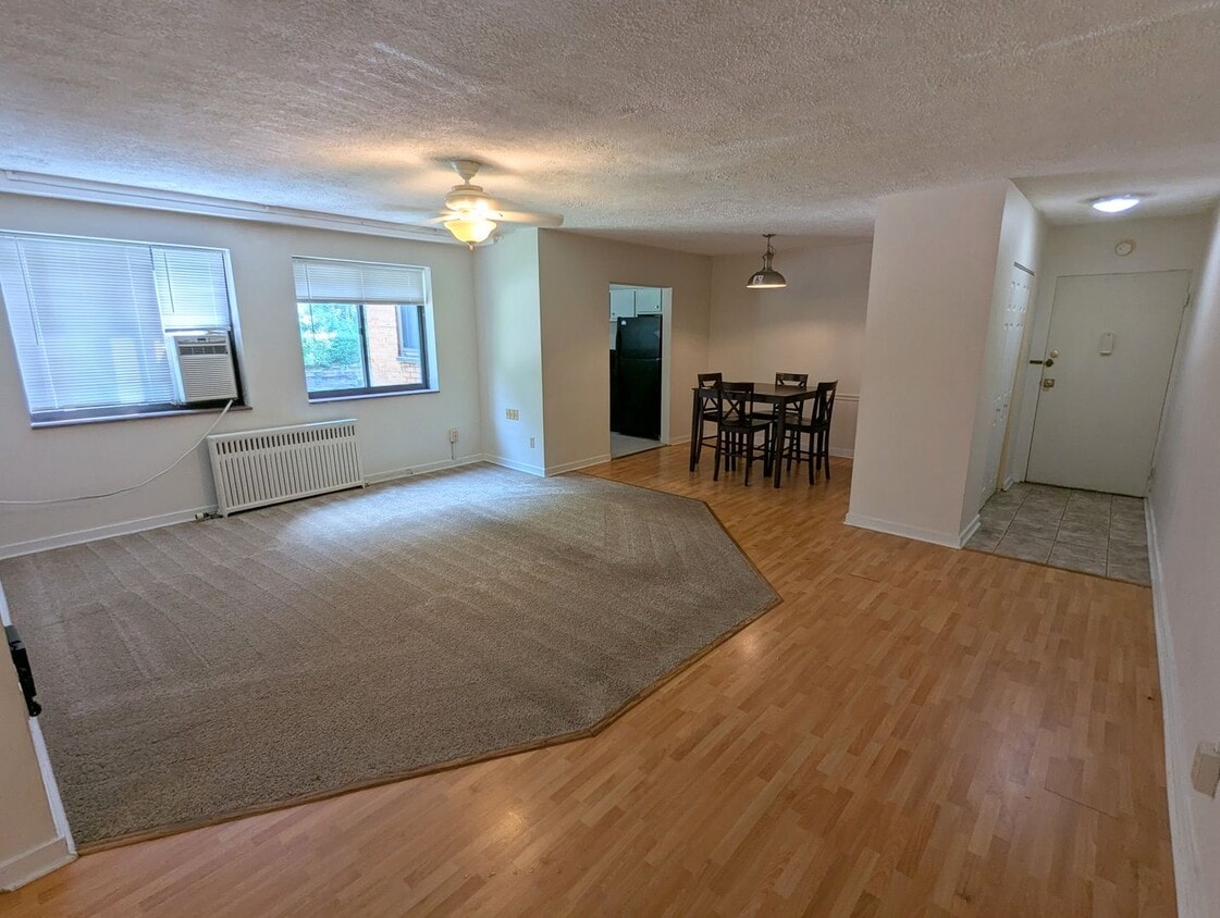 2 Bedroom 2 Bathroom Condo Apartment (Squirrel Hill North) - 2 Bedroom 2 Bathroom Condo Apartment (Squirrel Hill North) - AVAILABLE JUNE