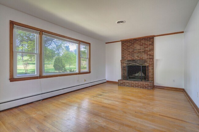 Building Photo - 1000 Willard Dr SE