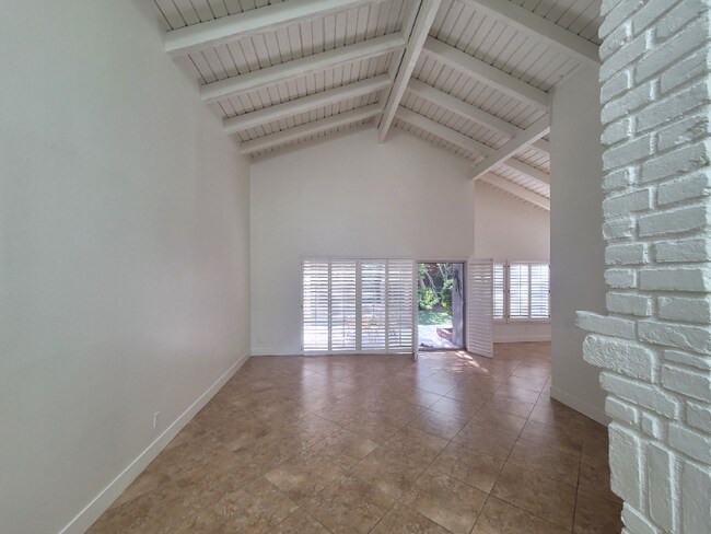 Foto del edificio - 1081 Triunfo Canyon Rd