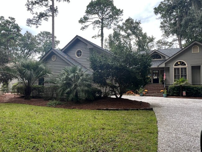 Building Photo - Stunning Furnished Home in Sea Pines! ~Ava...