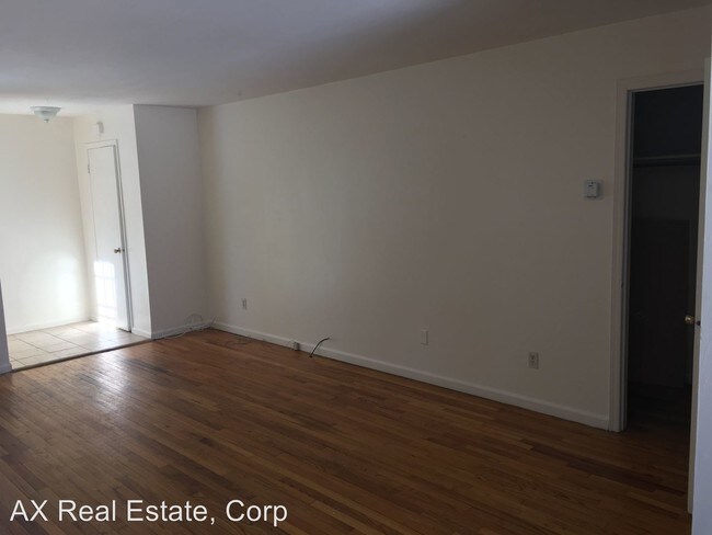 Building Photo - 8 Church St