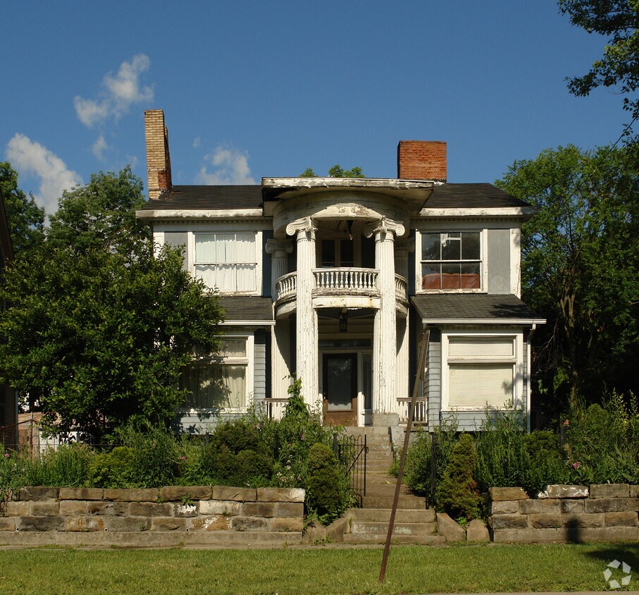 Foto del edificio - 1336 Elm St