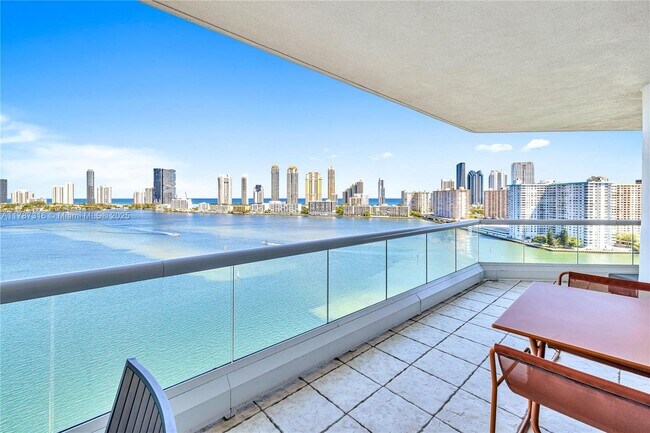 Building Photo - 2600 Island Blvd