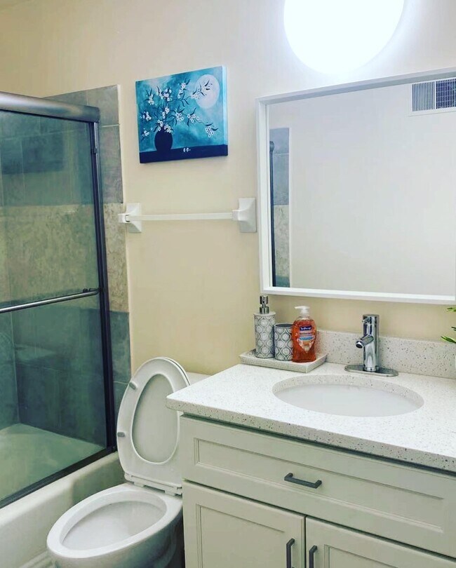 Foto del edificio - 654 Riverview Dr