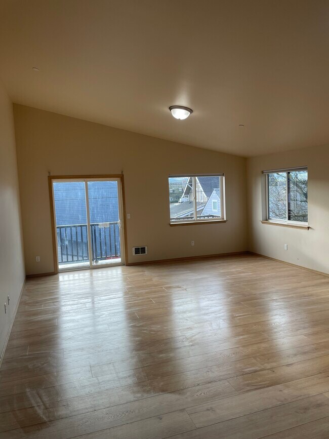 Foto del edificio - 3010 Everett Ave