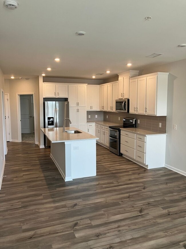 Building Photo - Lakefront living in Sherril's Ford