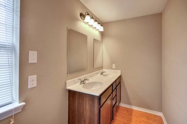 Foto del edificio - 15614 Gatsby Ln