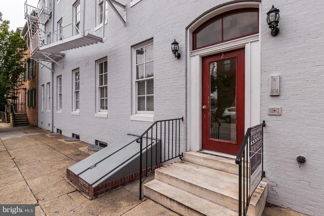 Building Photo - 828 S Charles St