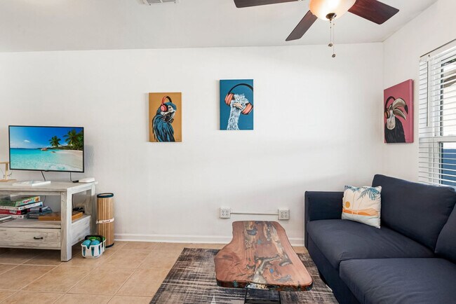 Foto del edificio - 2543 Sunny Breeze Ave