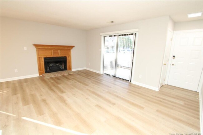 Foto del edificio - 118 Manhattan Ct