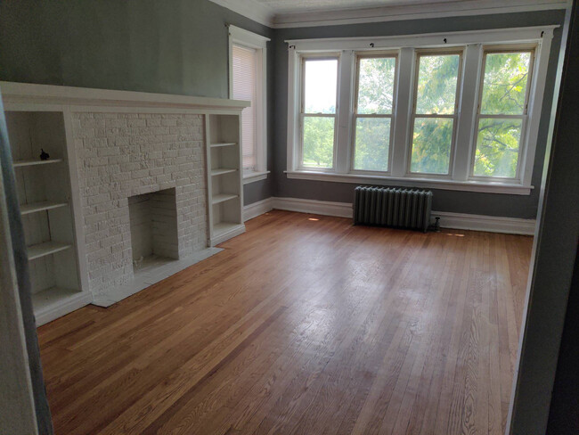 Building Photo - 1336 W 64th St