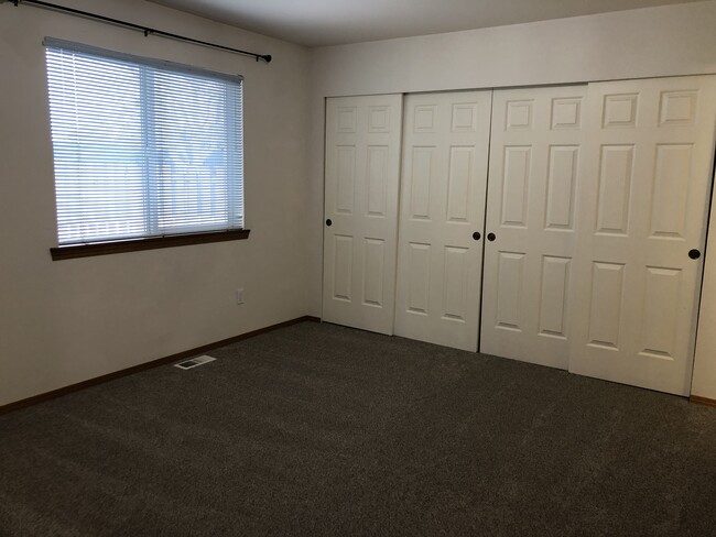 Building Photo - 557 Shoemaker Plz