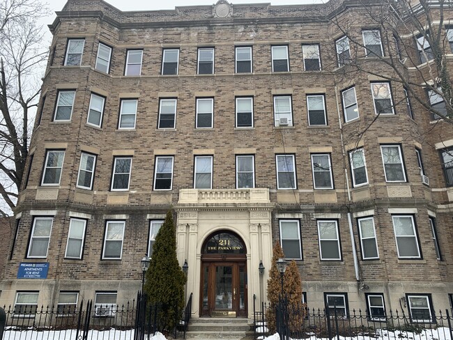 Building Photo - 211 Park Dr
