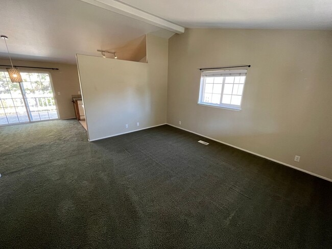 Building Photo - 3 Bed/2 Bath Home in Quiet Gated Community with Pool.