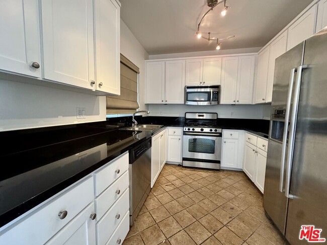 Foto del edificio - 6038 Carlton Way