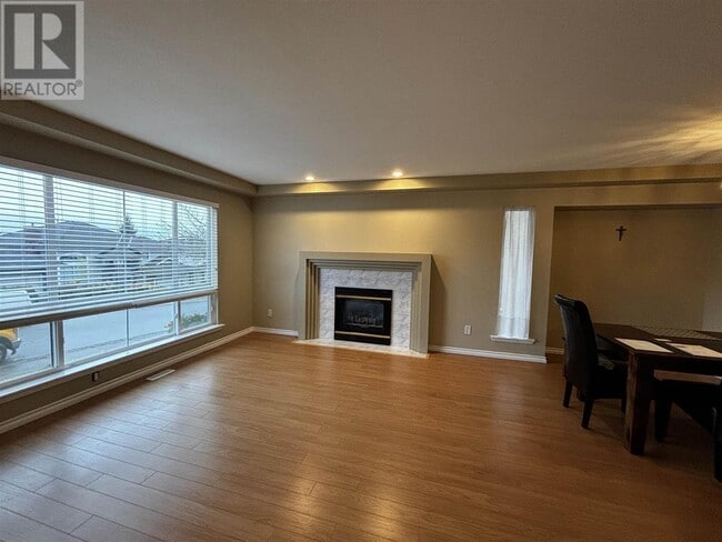 Building Photo - 1605 Salal Crescent