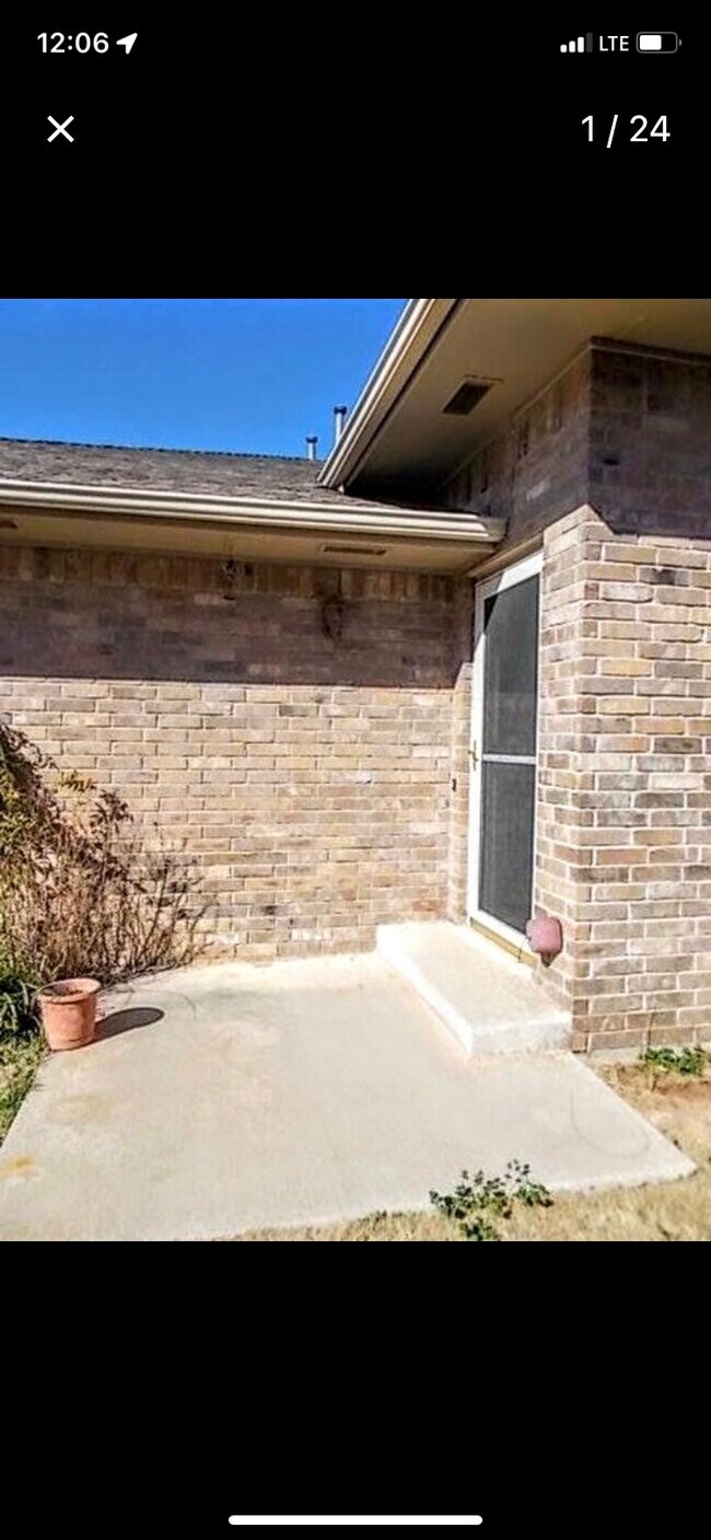 Foto del edificio - 205 Village Oaks Dr