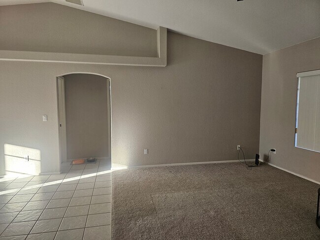 Building Photo - 3160 Horseshoe Canyon Dr