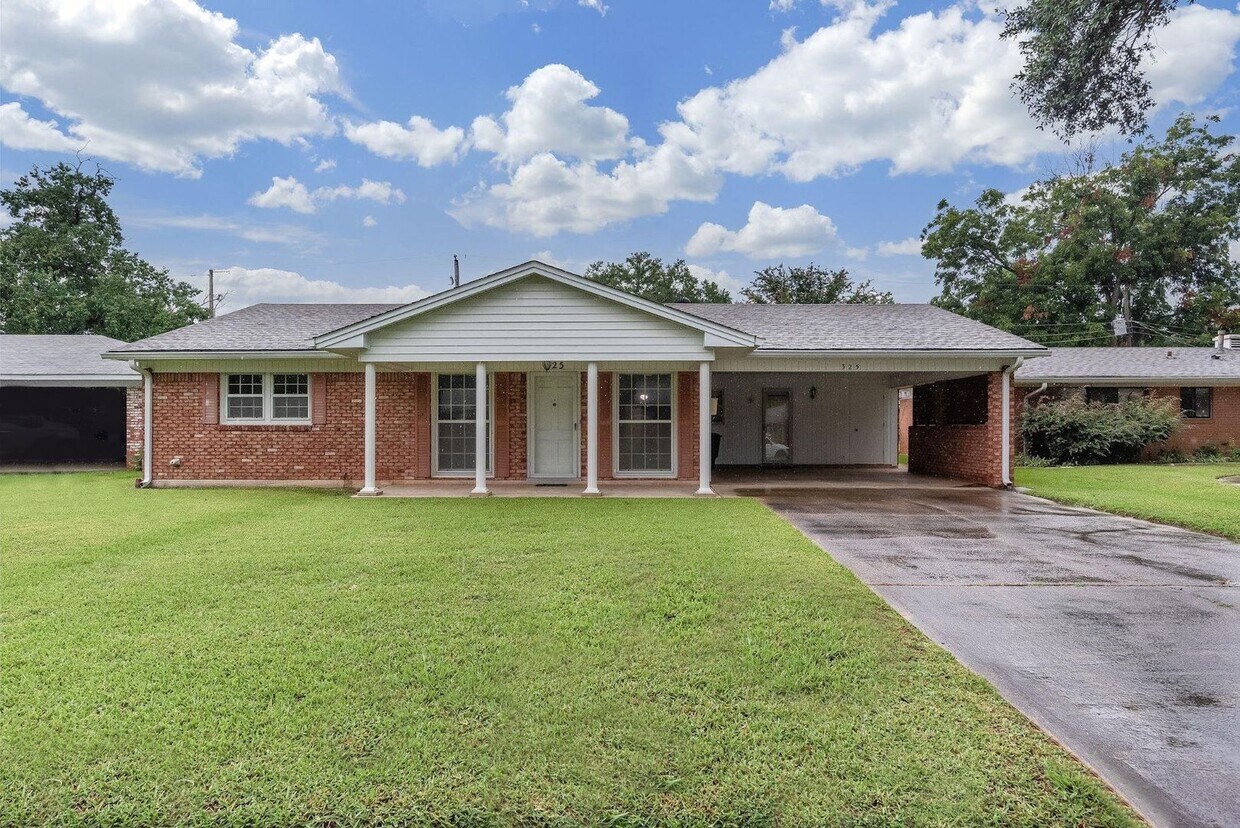 Primary Photo - Cute move in ready home