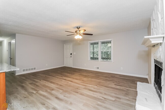 Building Photo - 306 Pace Dr