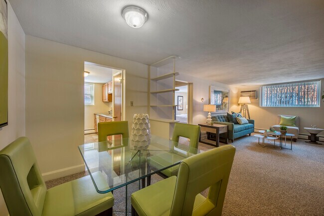 Foto del edificio - 11 Brattle Dr