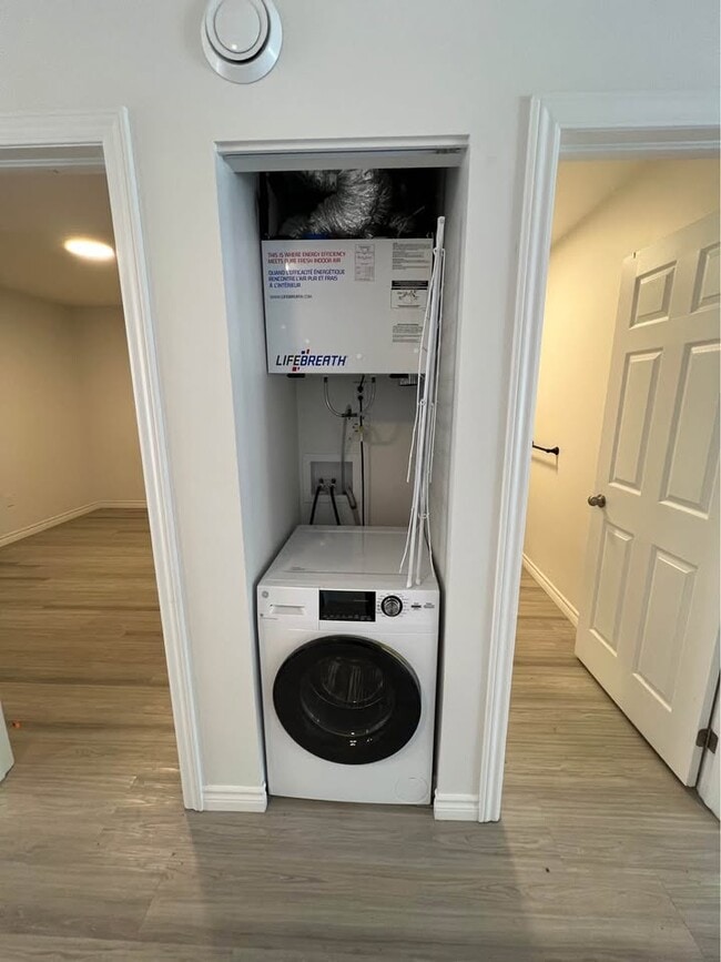 Building Photo - 3250 River St