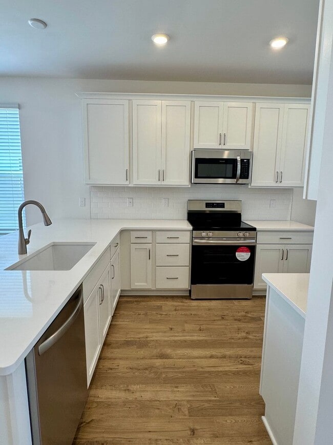 Building Photo - #brandnew, #garage, #3bedsuitesw/private b...