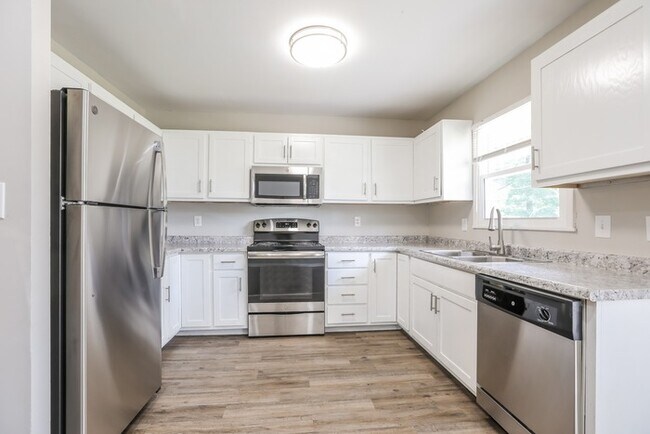 Building Photo - 833 N Ponca Dr