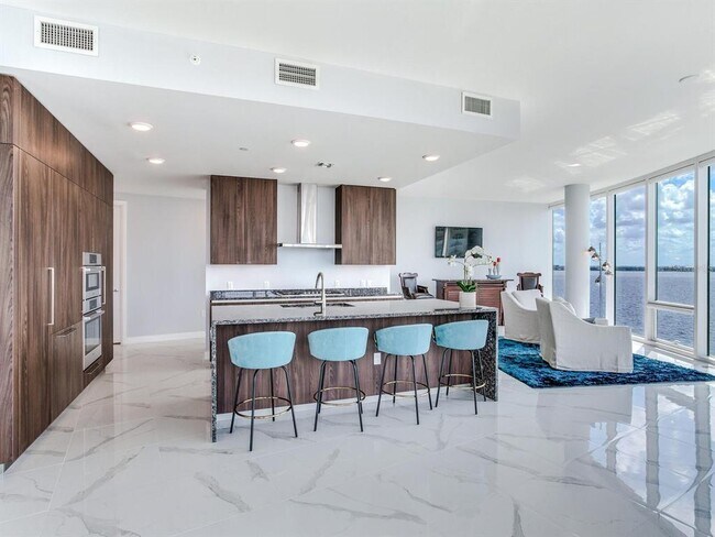 Foto del edificio - 2900 W Bay to Bay Blvd